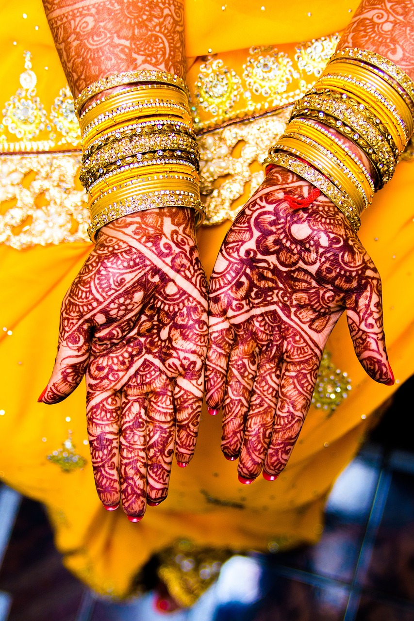 mehendi, hands, wedding-4004294.jpg
